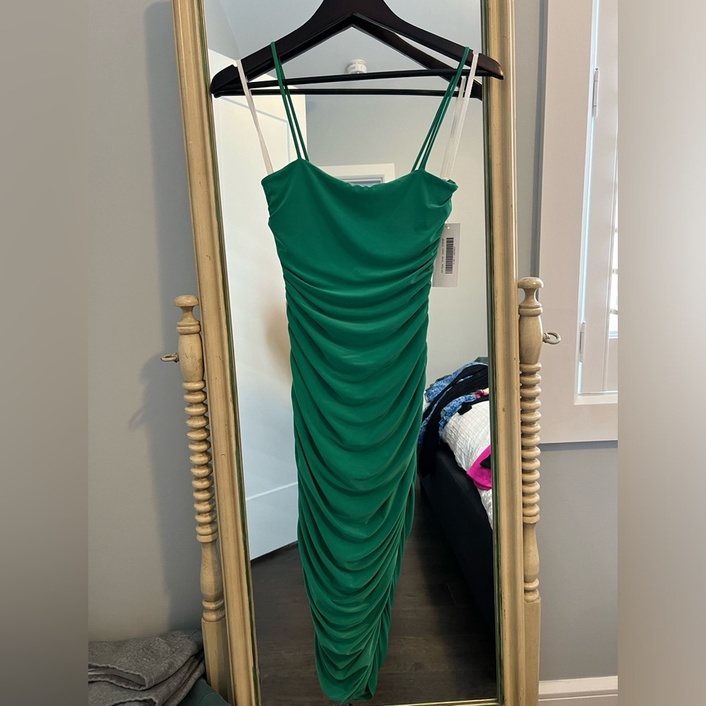 Brand new with tags. Gorgeous Kelly green body-con dress. Size small